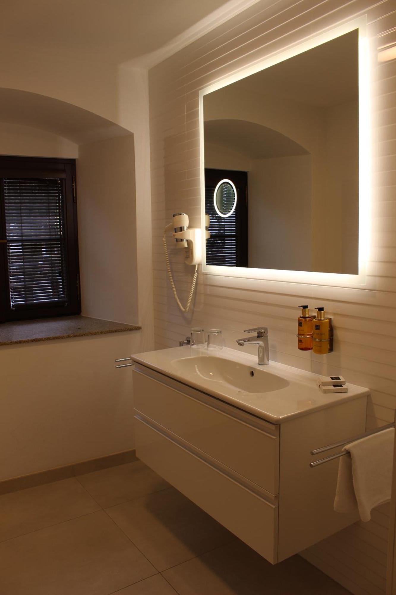 Hotel Zámek Třešť Esterno foto